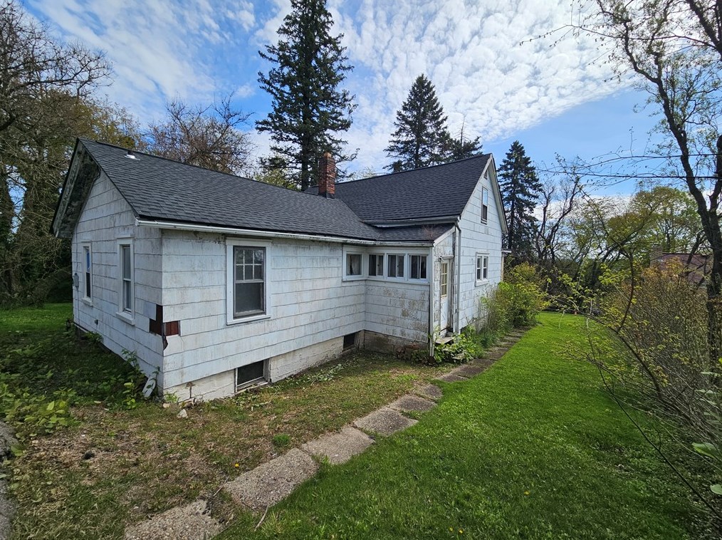 5622 Dellaglen Ave, Pittsburgh, PA 15207-2058