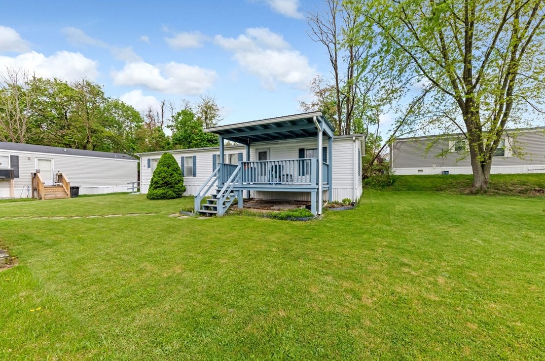 63 Arlington Dr, Imperial, PA 15126-9302