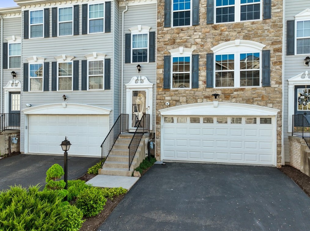 102 Mizpark Dr, Greensburg, PA 15601-5378