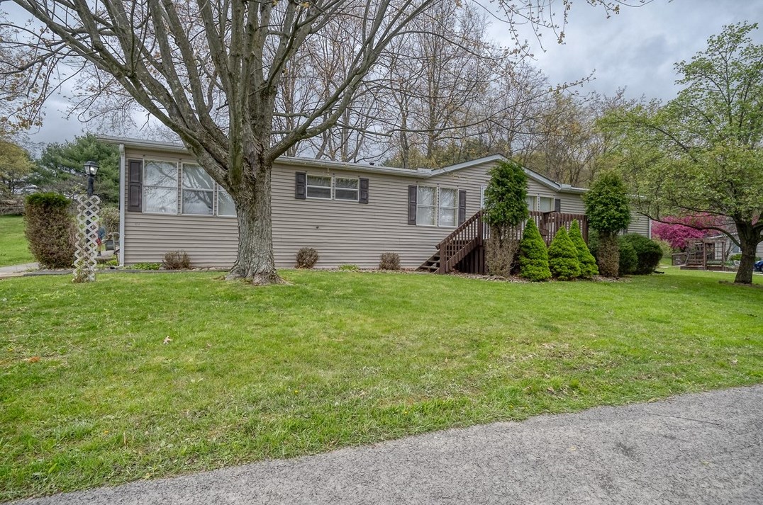 733 Mallard Dr, Apollo, PA 15613-1806