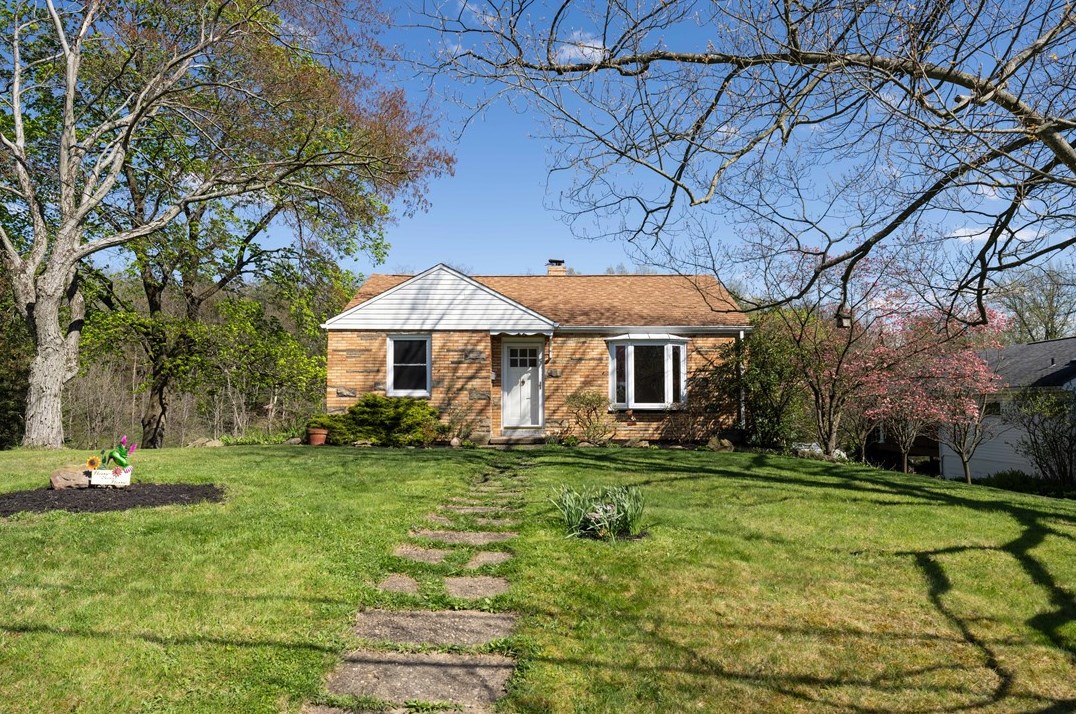 8600 Remington Dr, Pittsburgh, PA 15237-5736