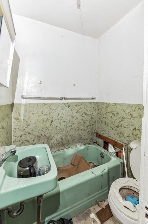 2442 Bedford Ave, Pittsburgh, PA 15219-4061