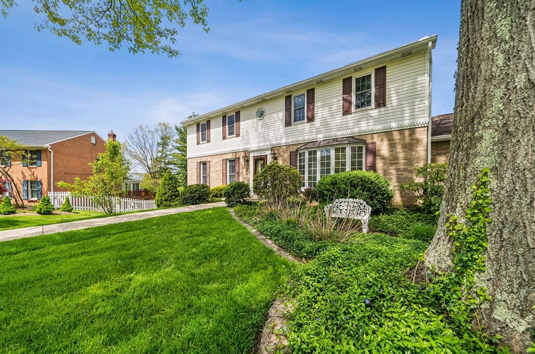 309 Harvester Cir, Pittsburgh, PA 15241-2032
