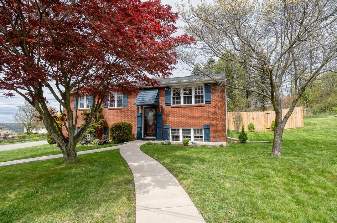 732 Charles St, Rochester, PA 15074-1105