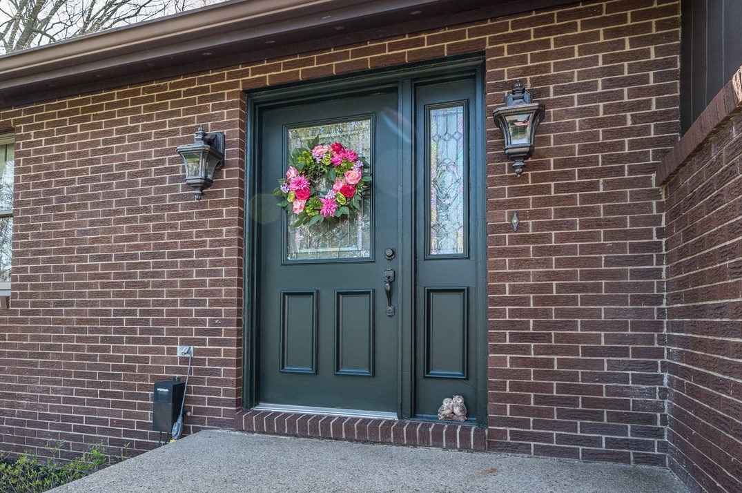 2901 Glenda Dr, New Castle, PA 16101