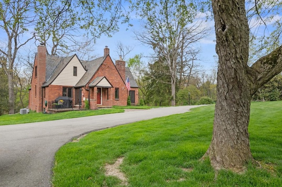213 Woodland Ave, Glenshaw, PA 15116-2010