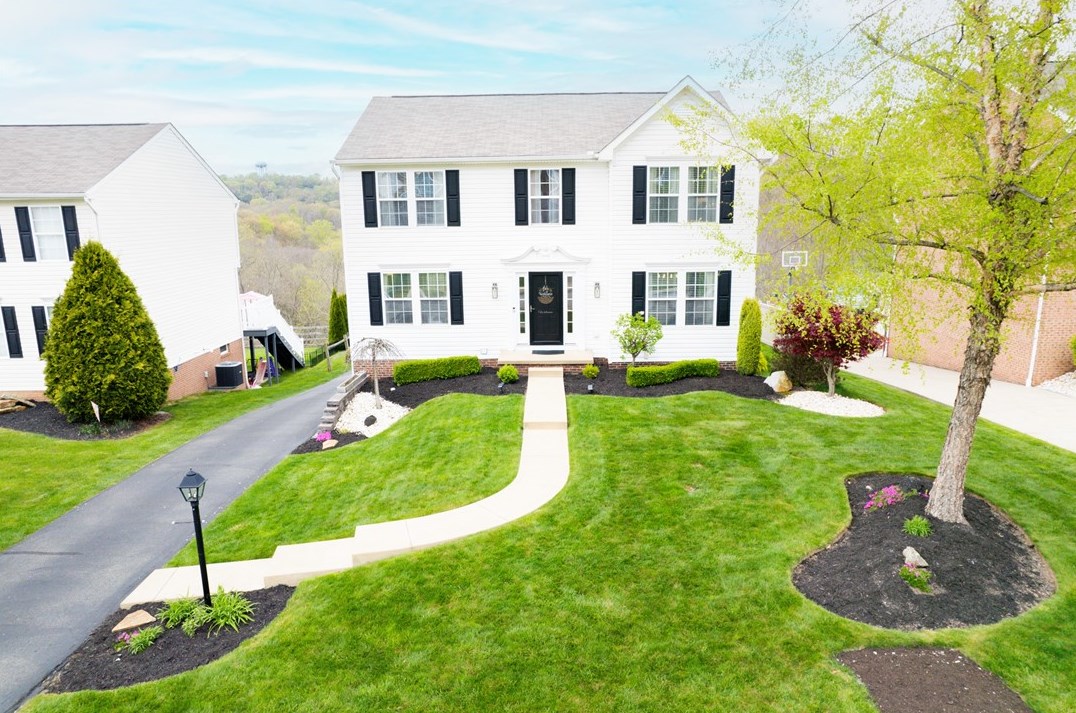 135 Bradford Square Dr, Trafford, PA 15085