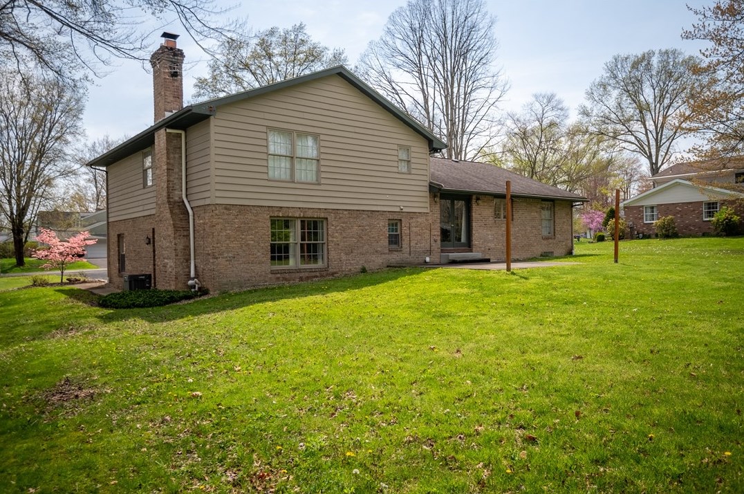 4891 Northwoods Dr, Hermitage, PA 16148
