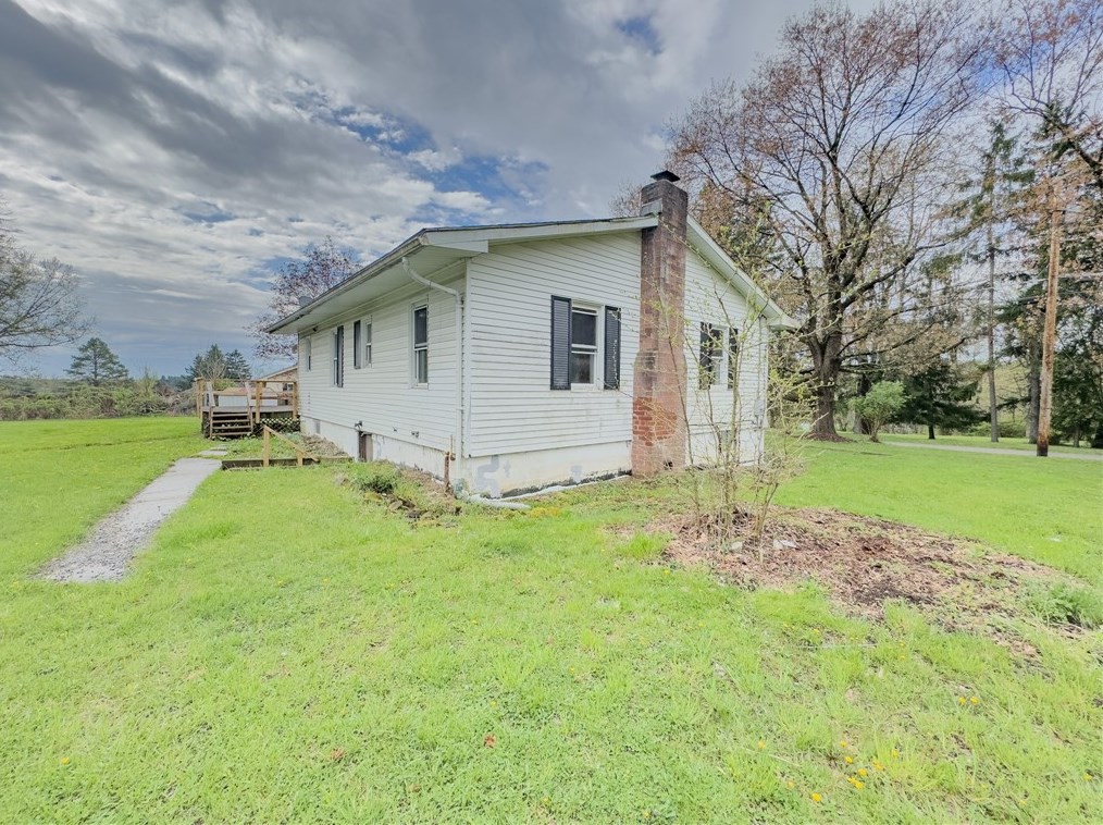 201 Kyle Rd, Valencia, PA 16059