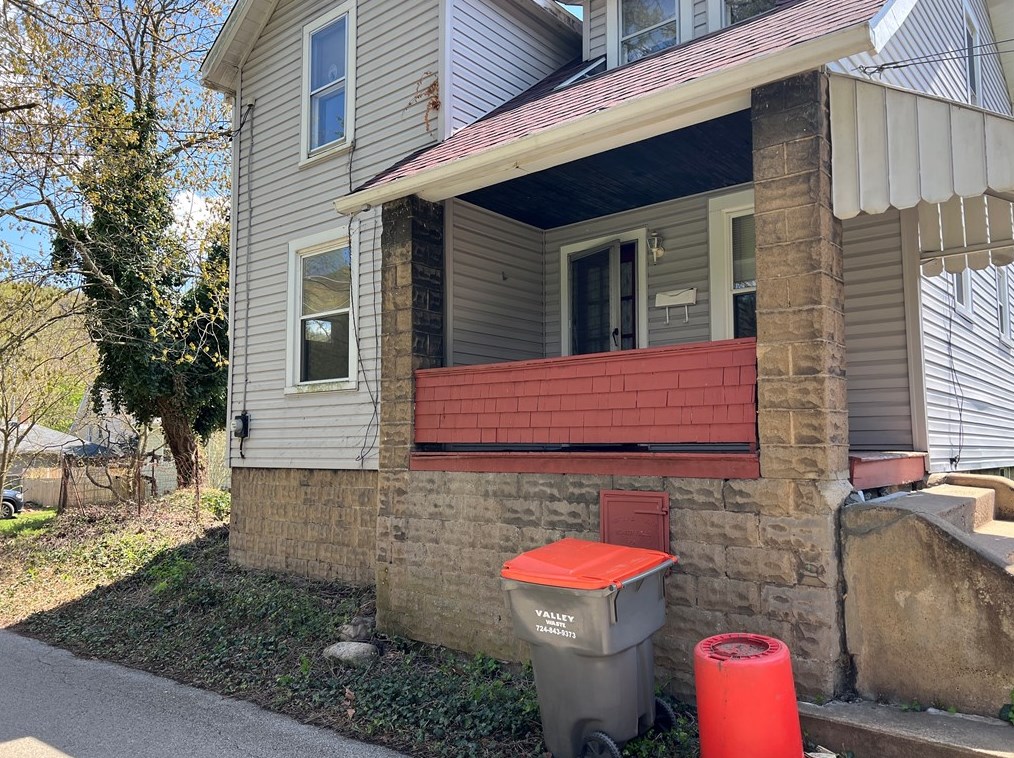 219 18th St, Beaver Falls, PA 15010