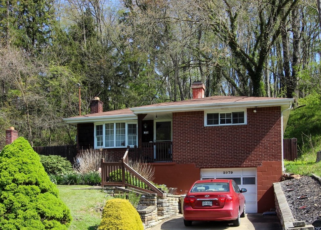 2979 Sebolt Rd, Library, PA 15129