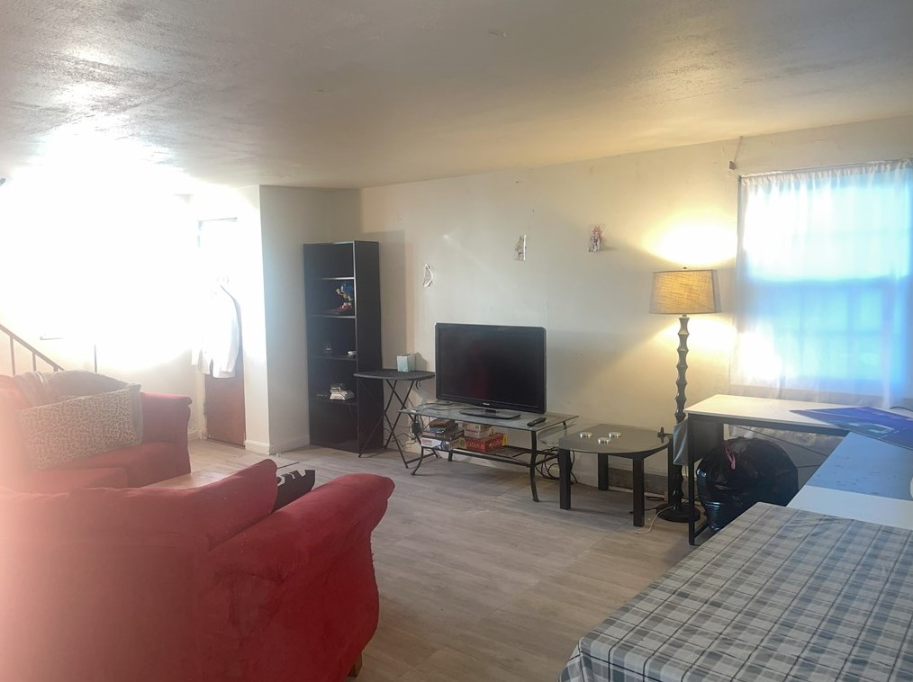 1607 Girard Ave, North Versailles, PA 15137-1454