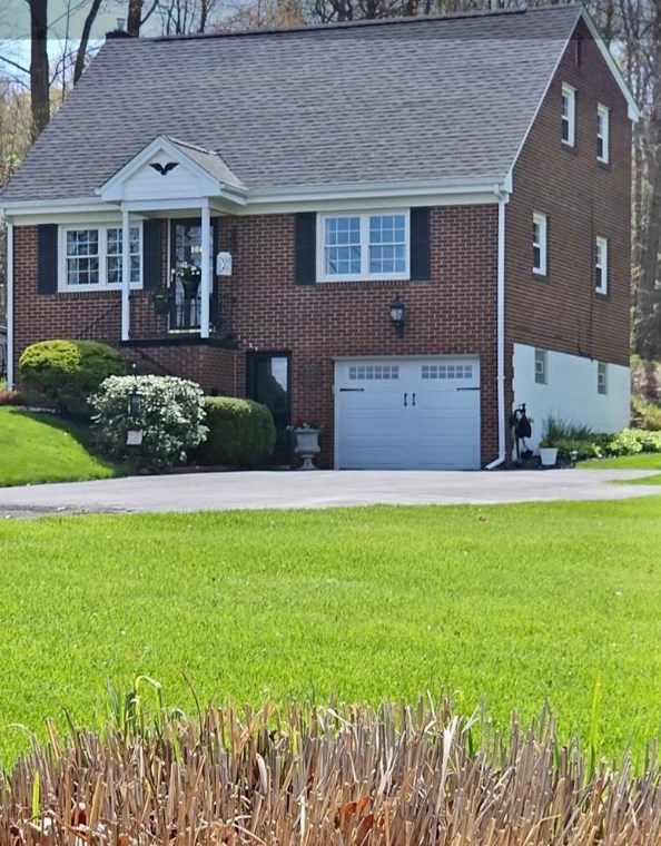 160 New Hampshire Dr, New Kensington, PA 15068