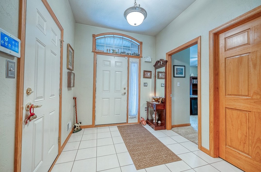 489 Westminster Dr, North Huntingdon, PA 15642