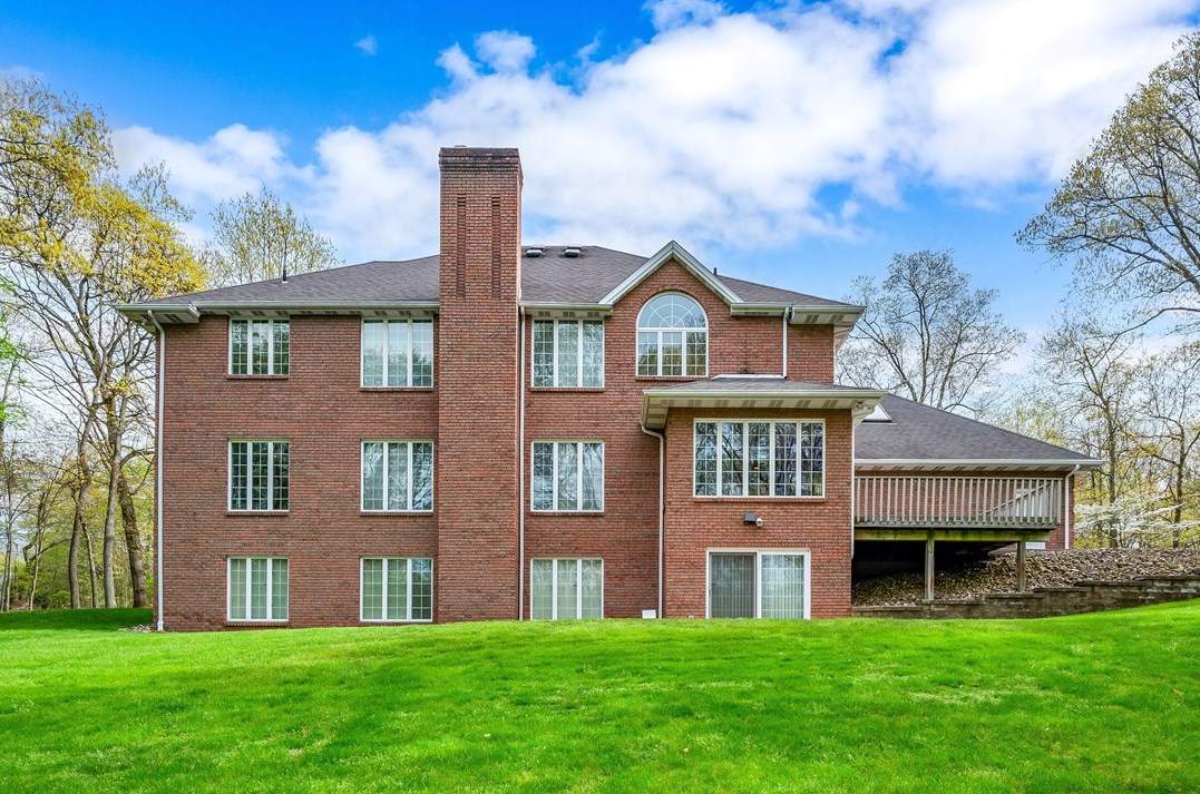 140 Cedar Rdg, Butler PA 16001-1664 exterior