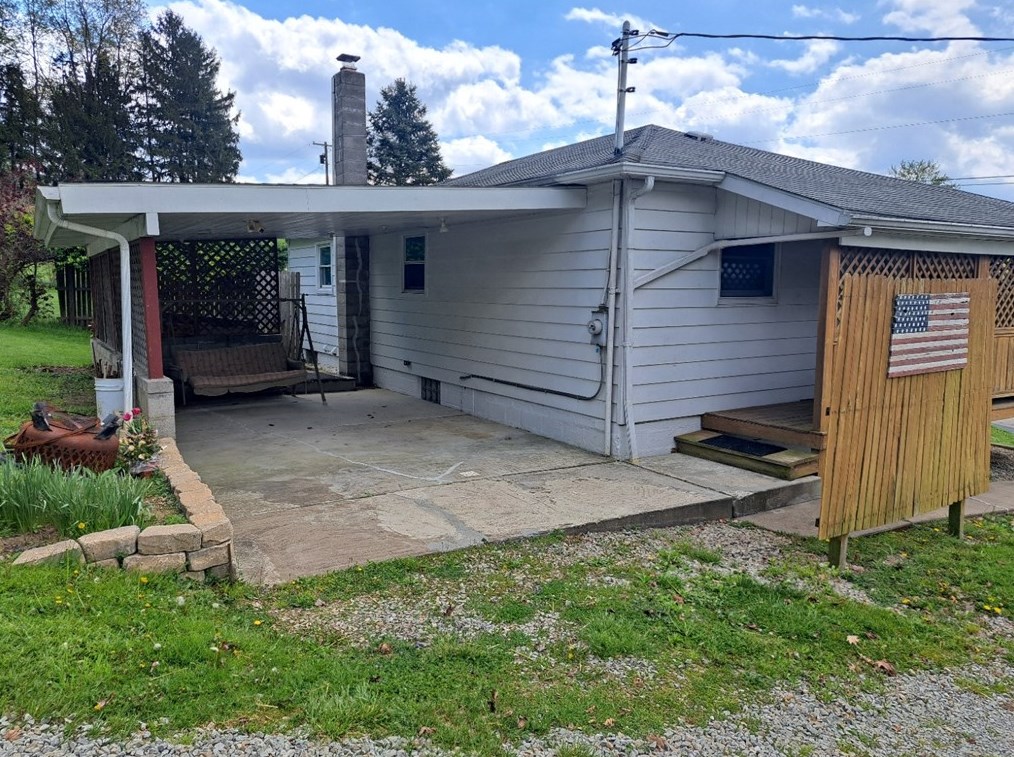 1083 Flatwoods Rd, Vanderbilt, PA 15486