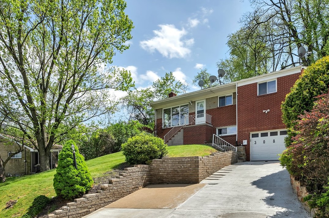 308 Conroy Dr, Pittsburgh, PA 15205