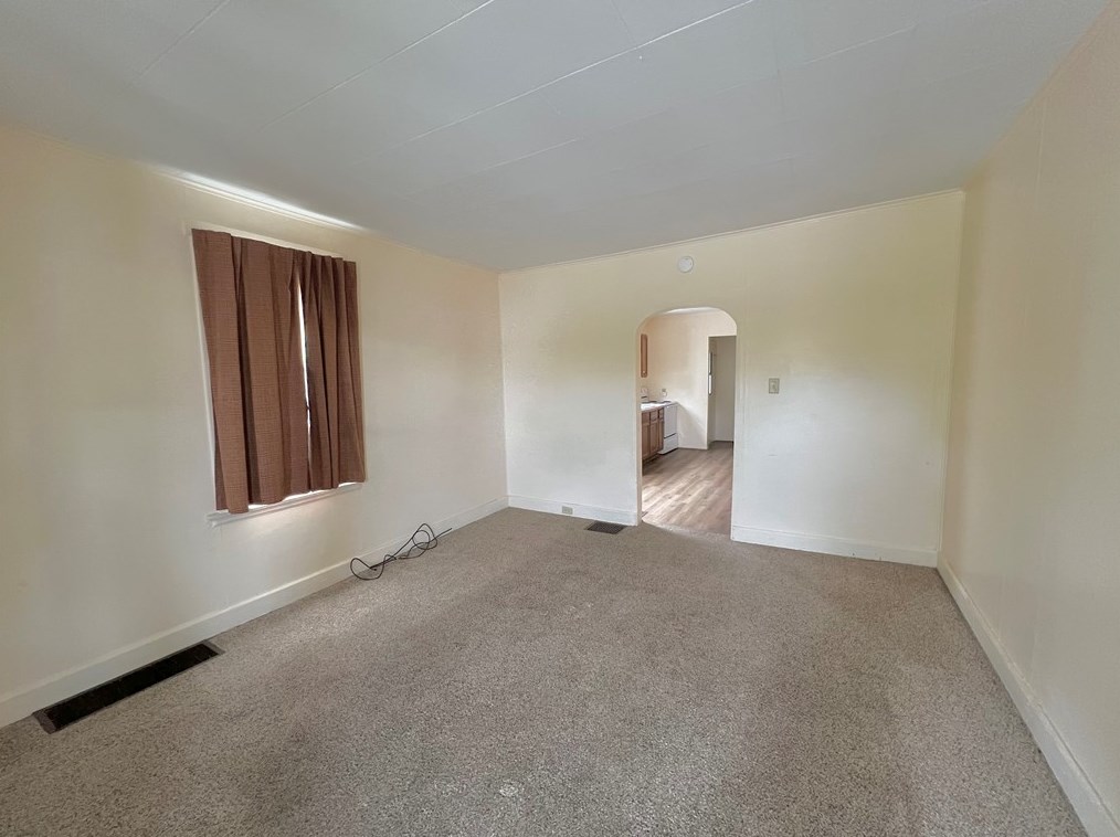 304 Poland Ave, Bessemer, PA 16112-9108