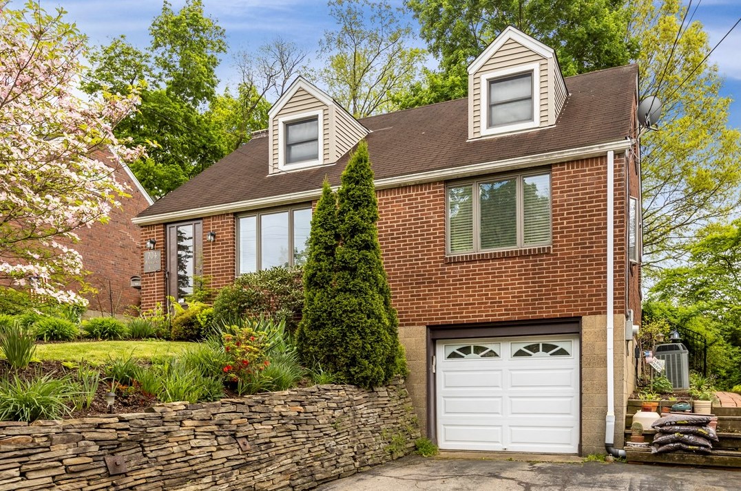 704 Pennsylvania Ave, Noblestown, PA 15071