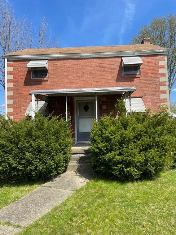 579 Wengler Ave, Hermitage, PA 16146