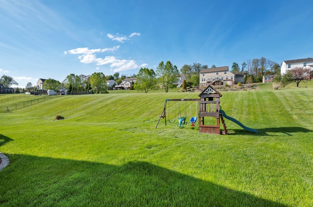 10861 Gasson Dr, North Huntingdon PA 15642-8878 exterior