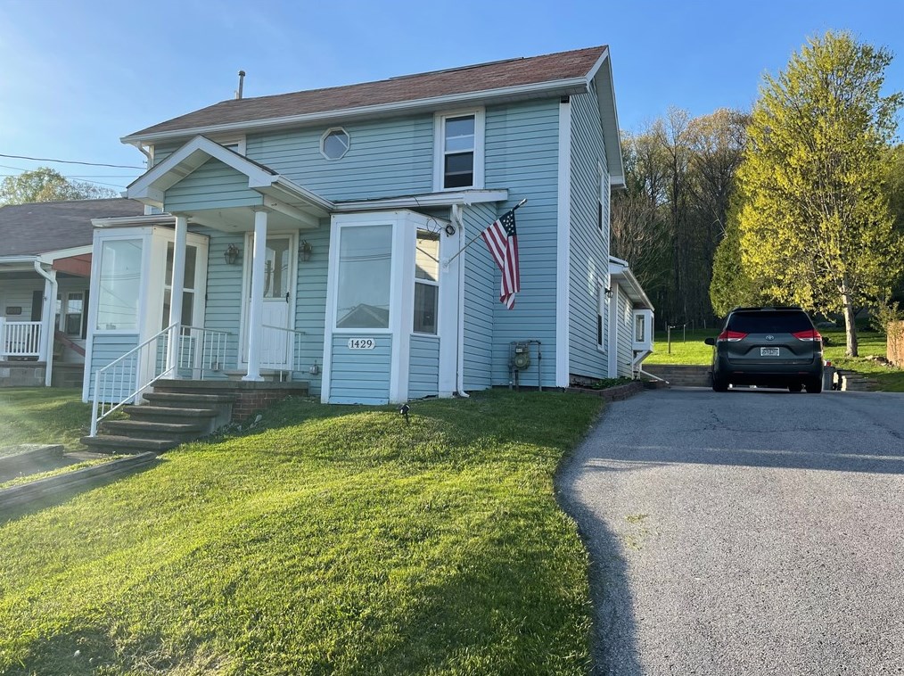 1429 Water St, Indiana, PA 15701-1629