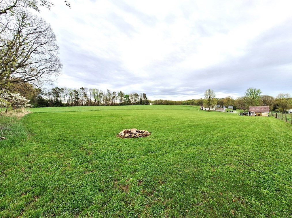 575 Frew Rd, Ellwood City, PA 16117