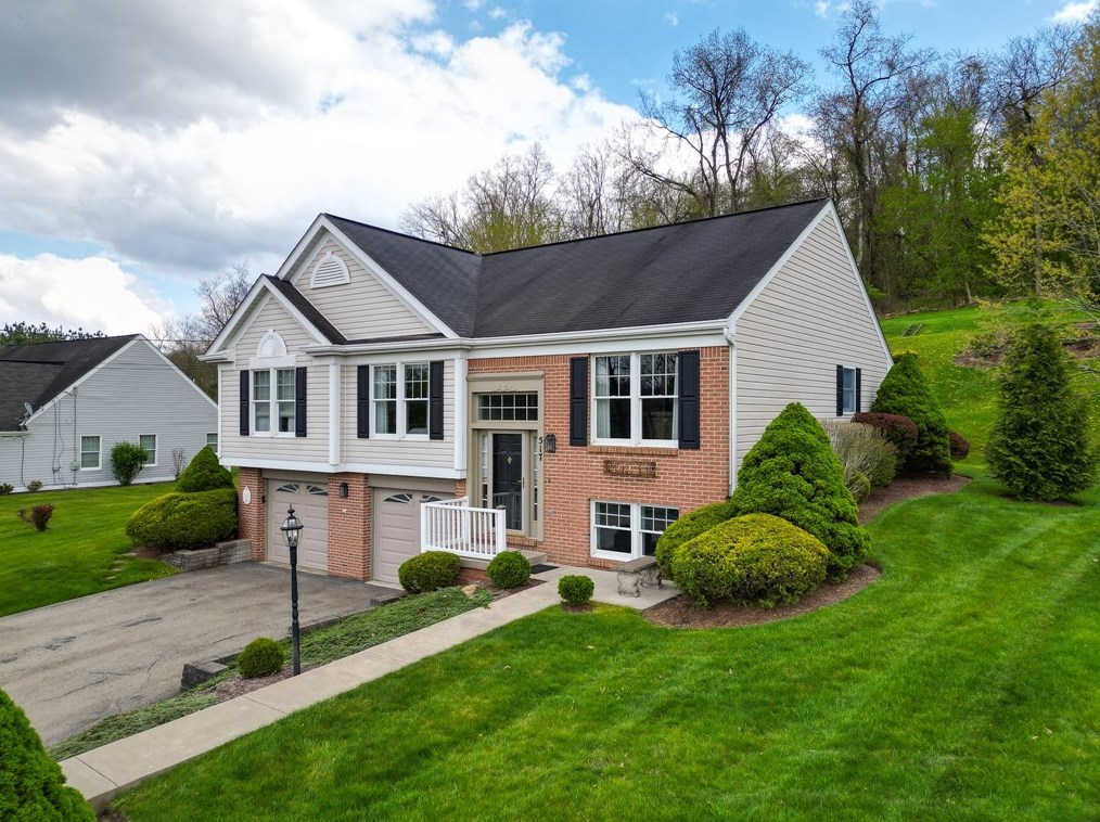 517 W Mcmurray Rd North, Canonsburg, PA 15317