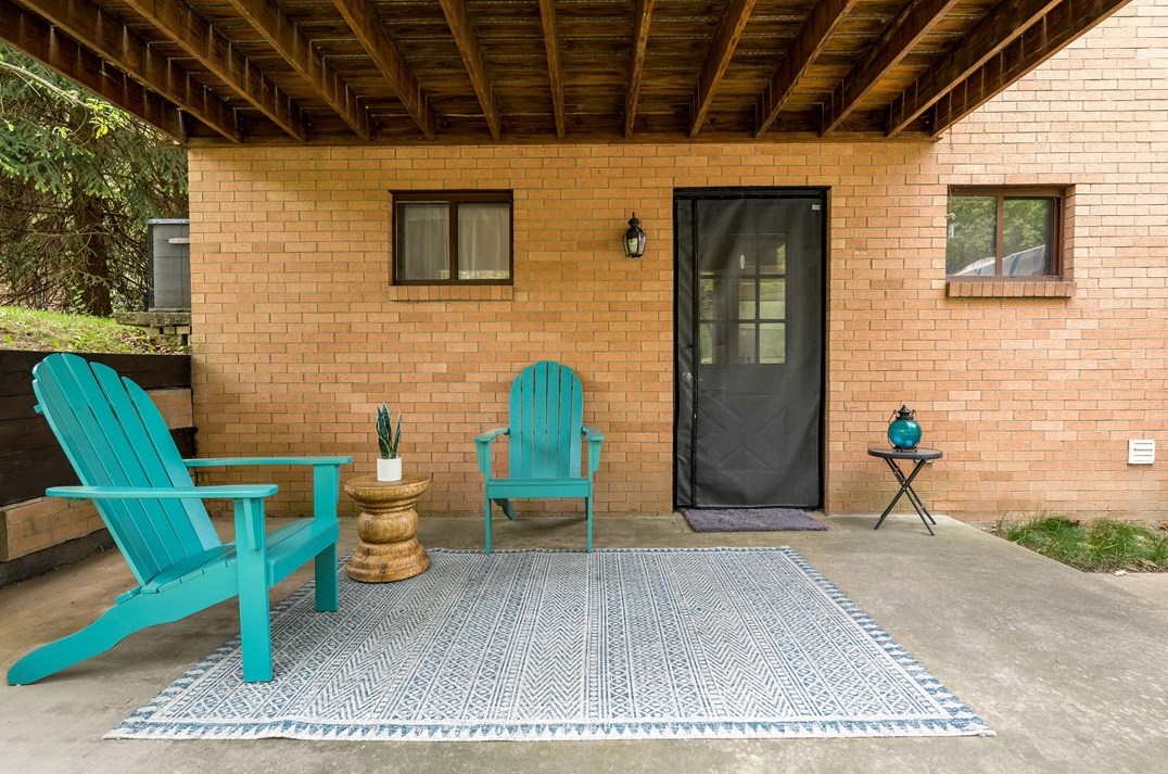 604 Parliament Dr, Moon Twp PA 15108-3276 exterior