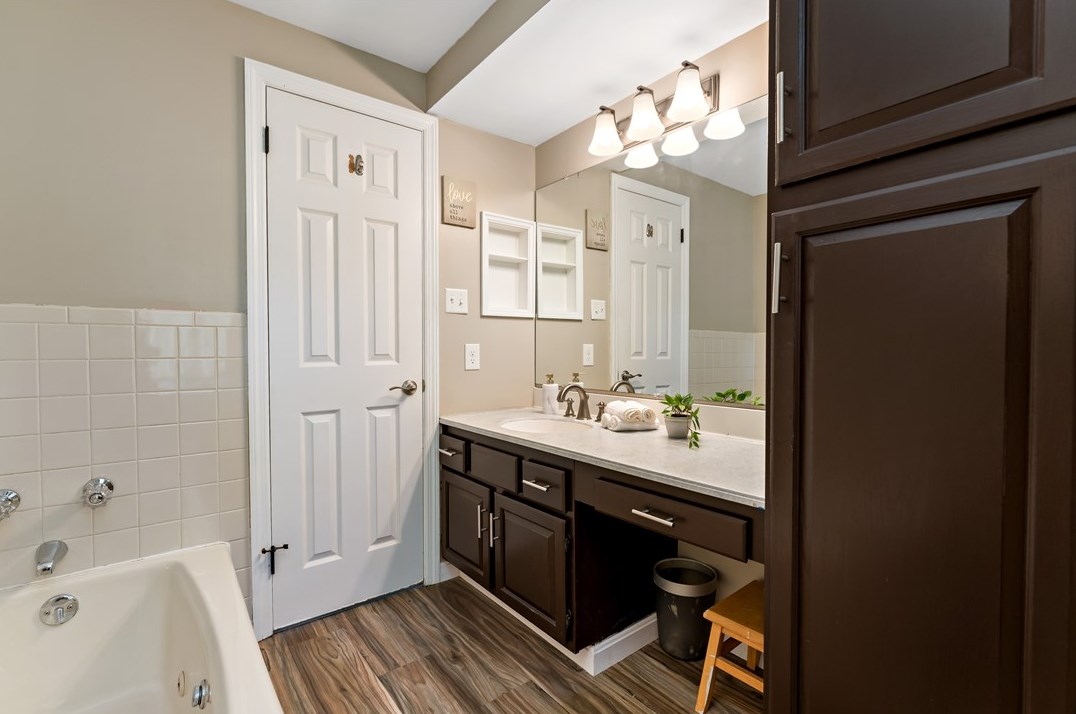 604 Parliament Dr, Moon Twp PA 15108-3276 exterior