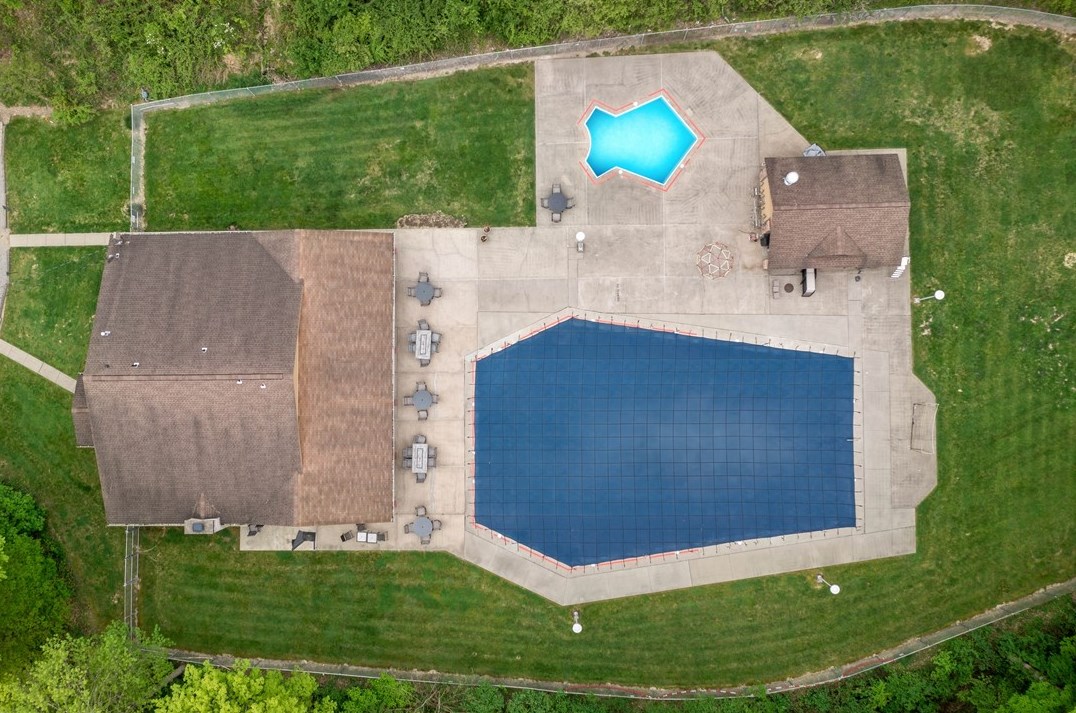 604 Parliament Dr, Moon Twp PA 15108-3276 exterior