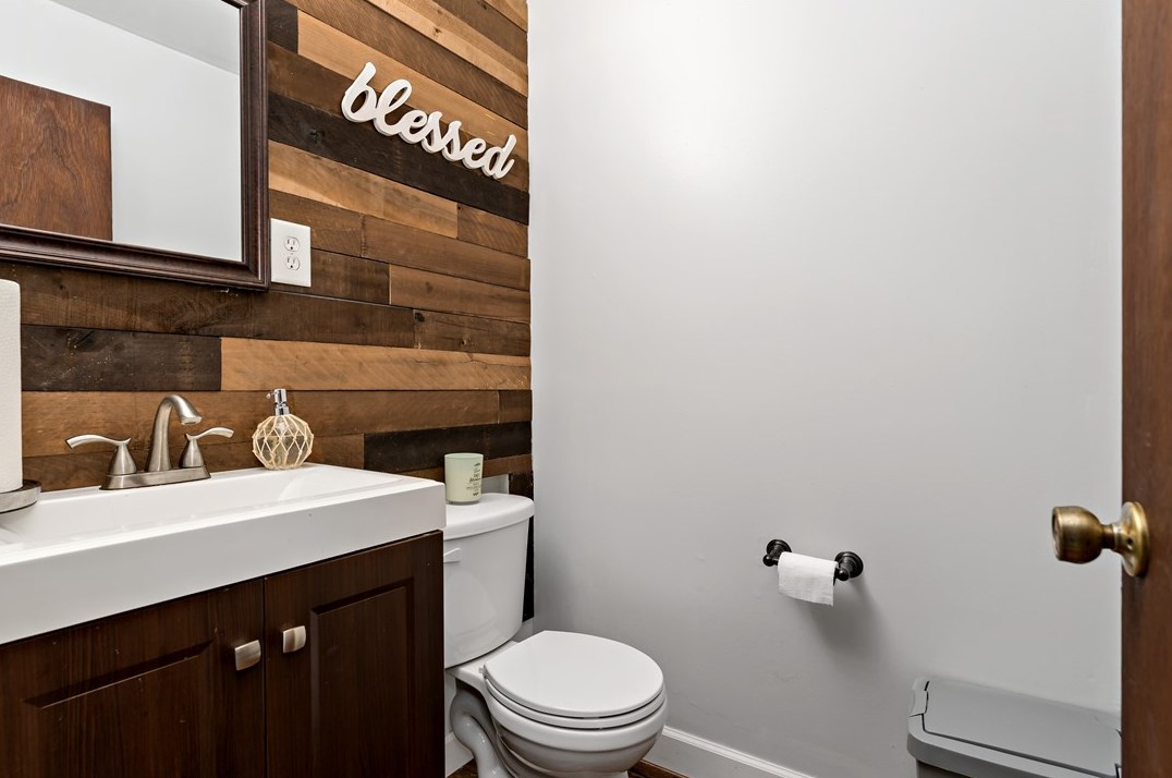 604 Parliament Dr, Moon Twp PA 15108-3276 exterior