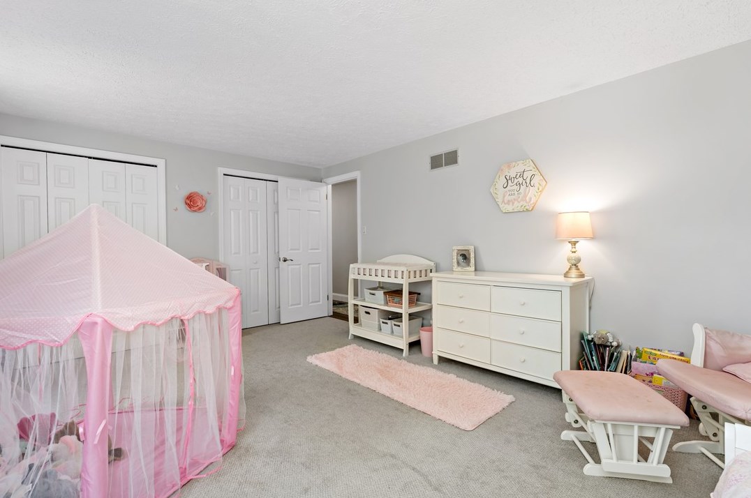 604 Parliament Dr, Moon Twp PA 15108-3276 exterior