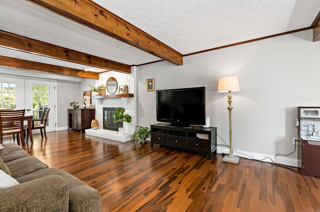 604 Parliament Dr, Moon Twp PA 15108-3276 exterior