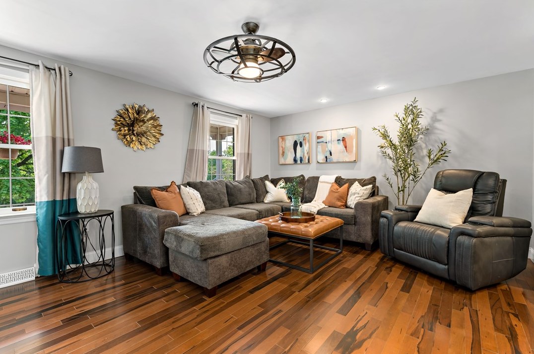 604 Parliament Dr, Moon Twp PA 15108-3276 exterior