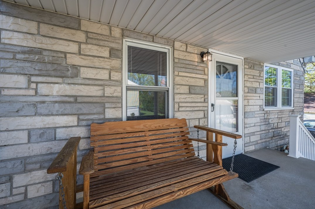 2724 Gould Dr, Library, PA 15129-8560
