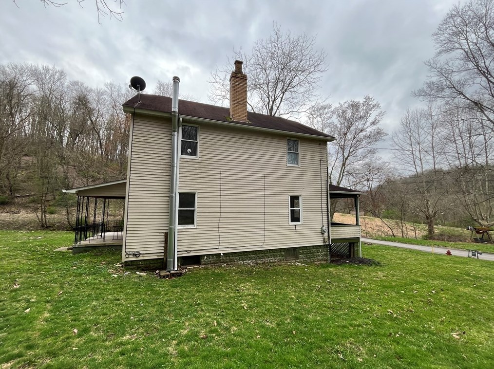 372 Ice Pond Rd, Leechburg, PA 15656