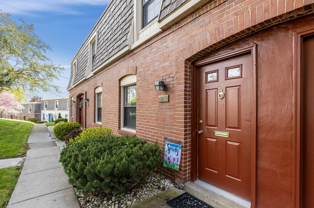 678 Carriage Cir, Pittsburgh, PA 15205