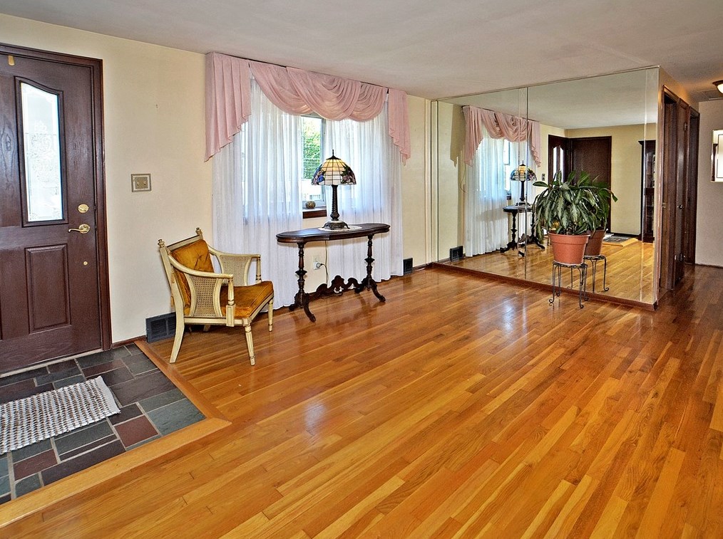 213 Sunview Dr, Verona, PA 15147