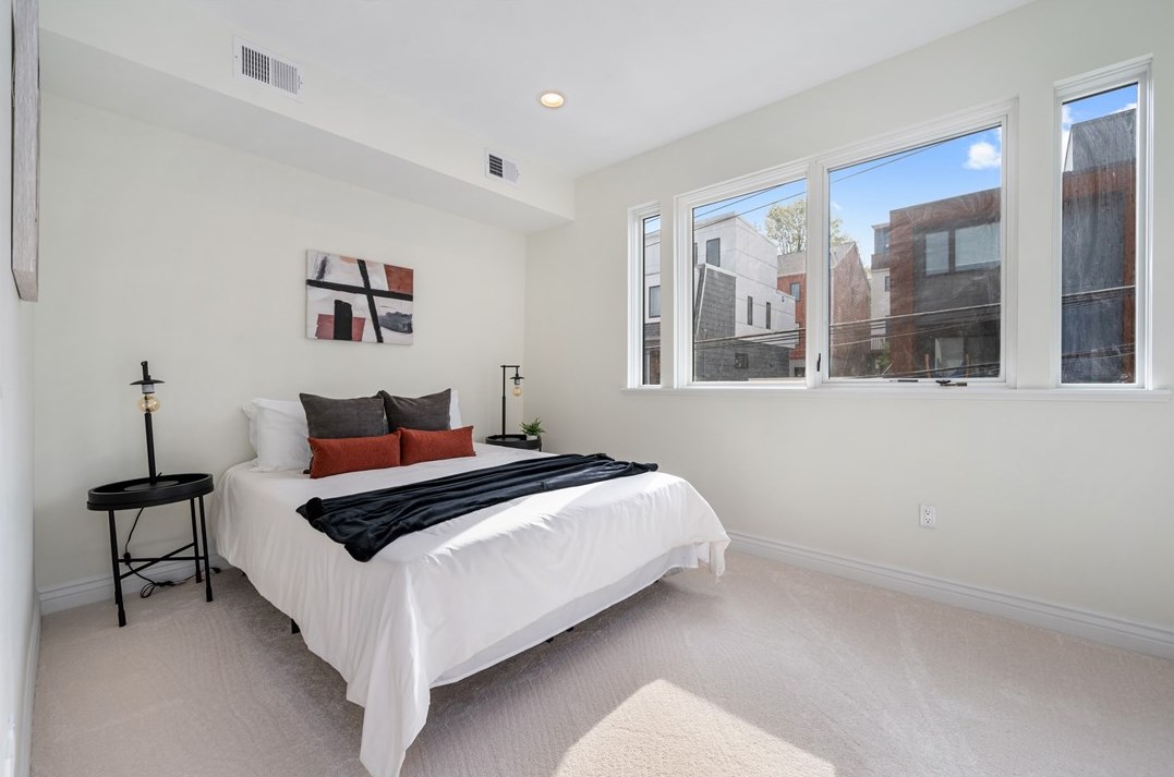 5221 Duncan St, Pittsburgh PA 15201-2431 exterior