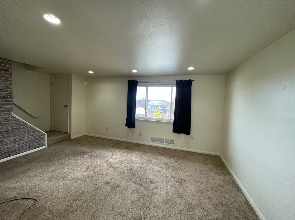 1601 Anna Ave, Pittsburgh, PA 15122-3755