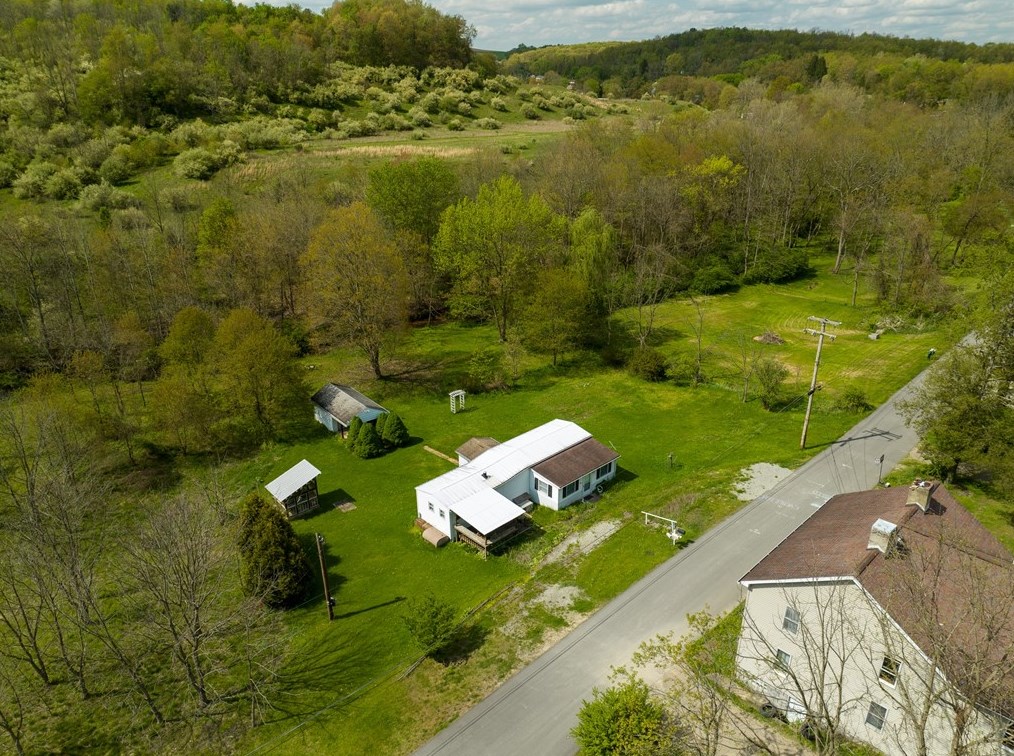 138 Mutual Patch Rd, Greensburg PA  15601-6373 exterior
