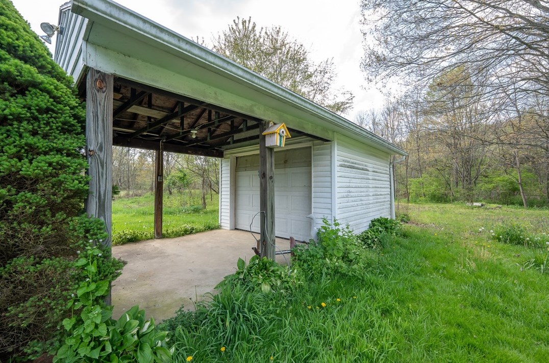 138 Mutual Patch Rd, Greensburg PA  15601-6373 exterior