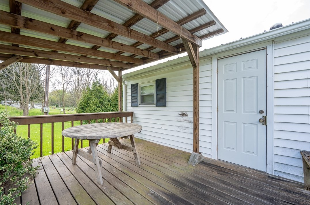 138 Mutual Patch Rd, Greensburg PA  15601-6373 exterior