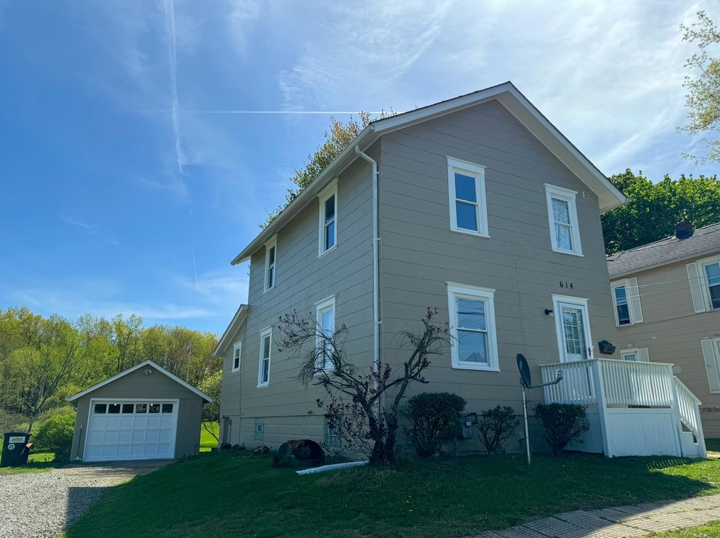 614 Princeton St, Grove City, PA 16127