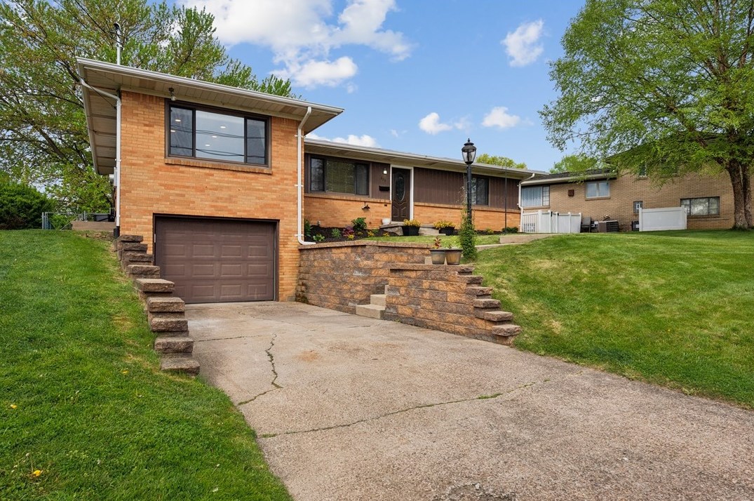 626 Steck St, Greensburg, PA 15601-4400