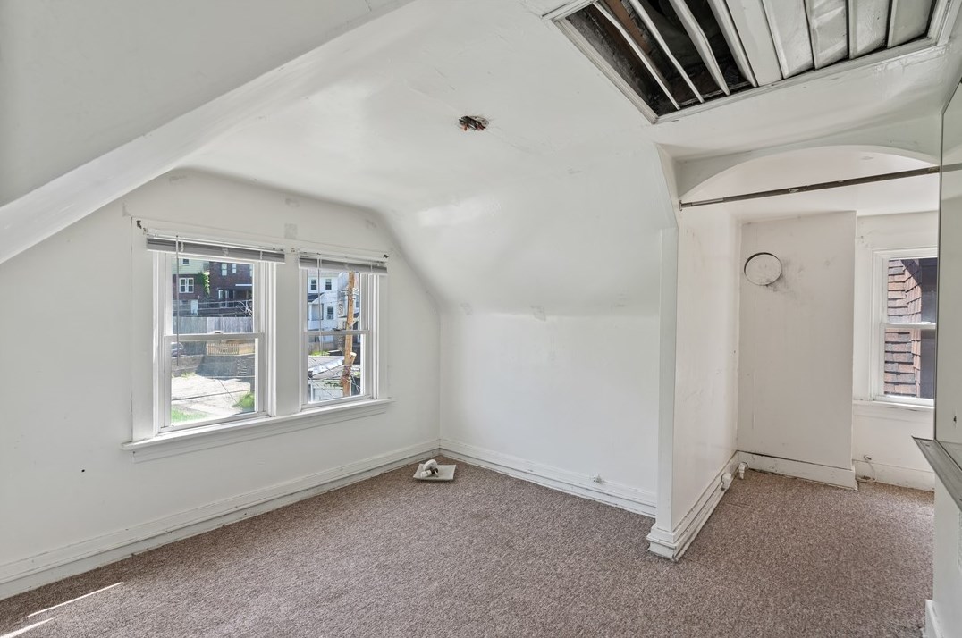 4744 Kincaid St, Pittsburgh PA 15224-1215 exterior