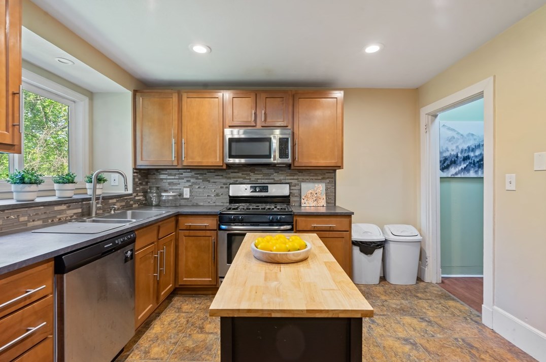 4744 Kincaid St, Pittsburgh PA 15224-1215 exterior