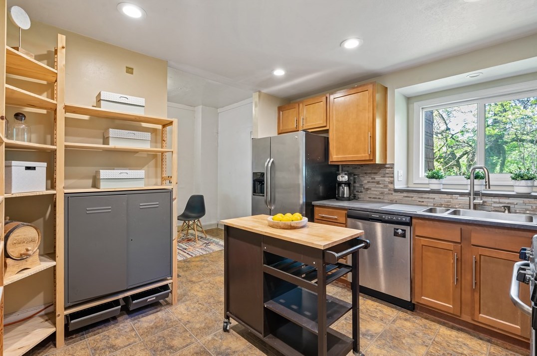 4744 Kincaid St, Pittsburgh PA 15224-1215 exterior