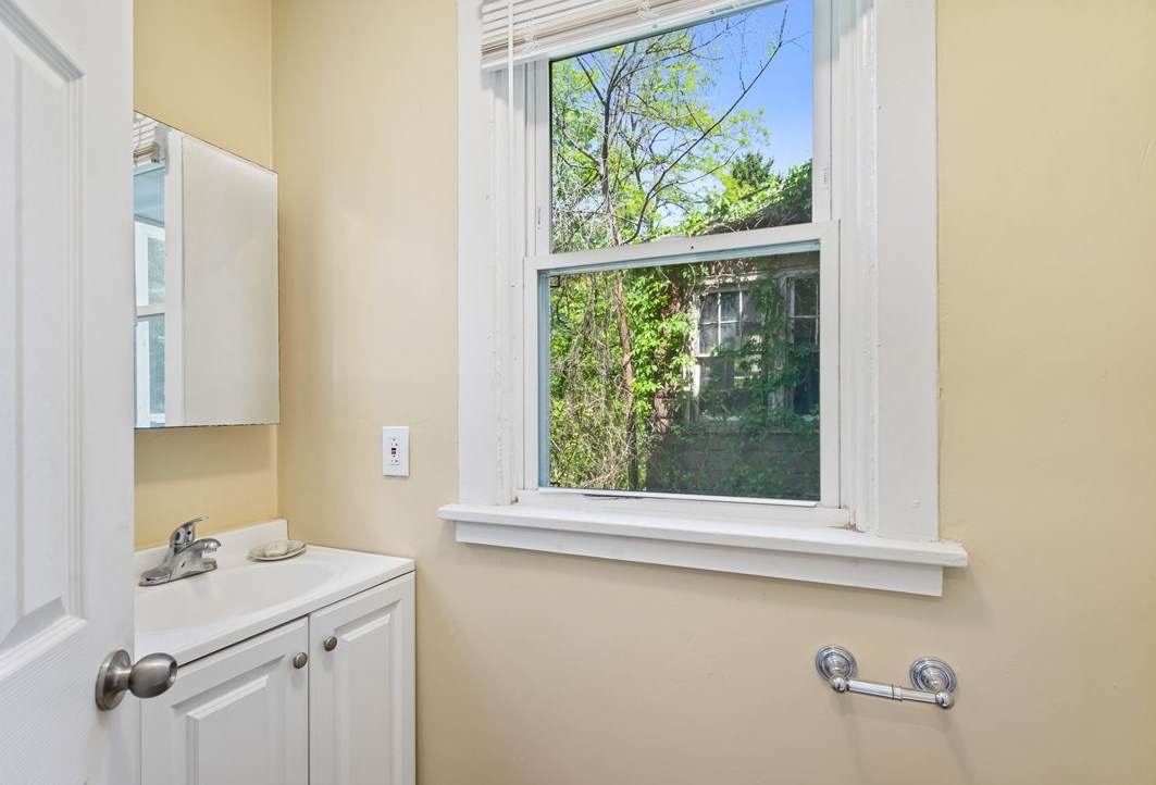 4744 Kincaid St, Pittsburgh PA 15224-1215 exterior